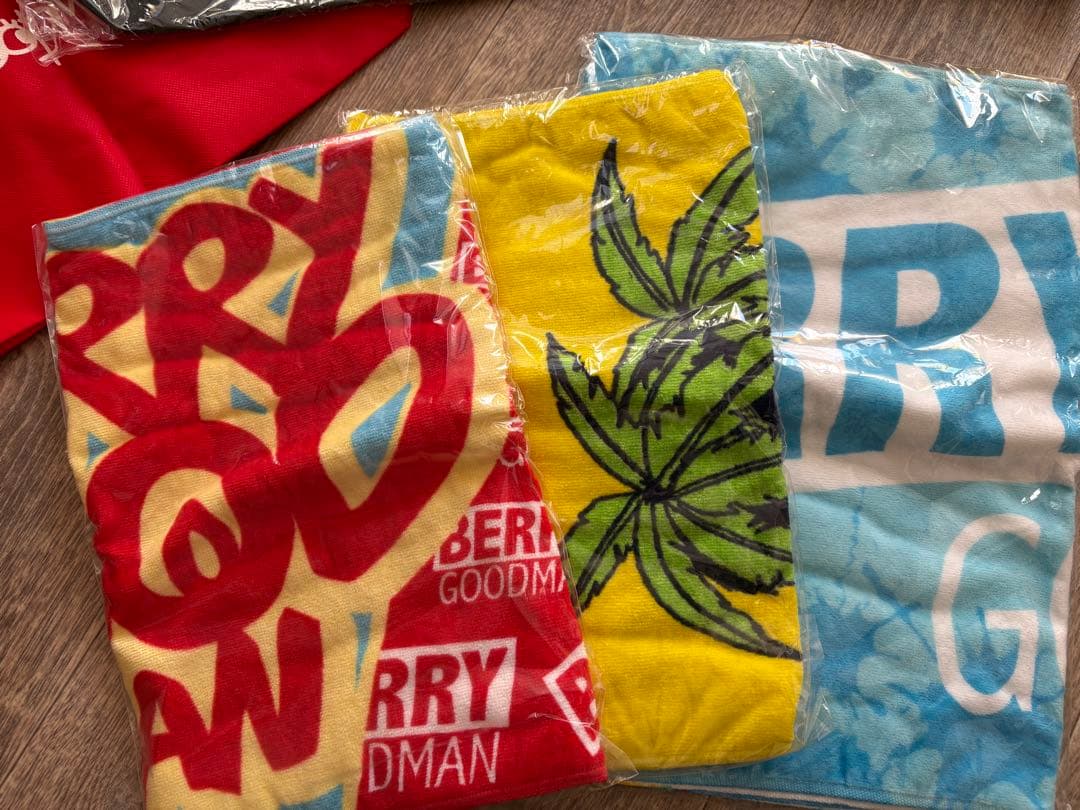 BERRY GOODMAN セットトレーナー、トートバッグ、バッジ, タオルなど