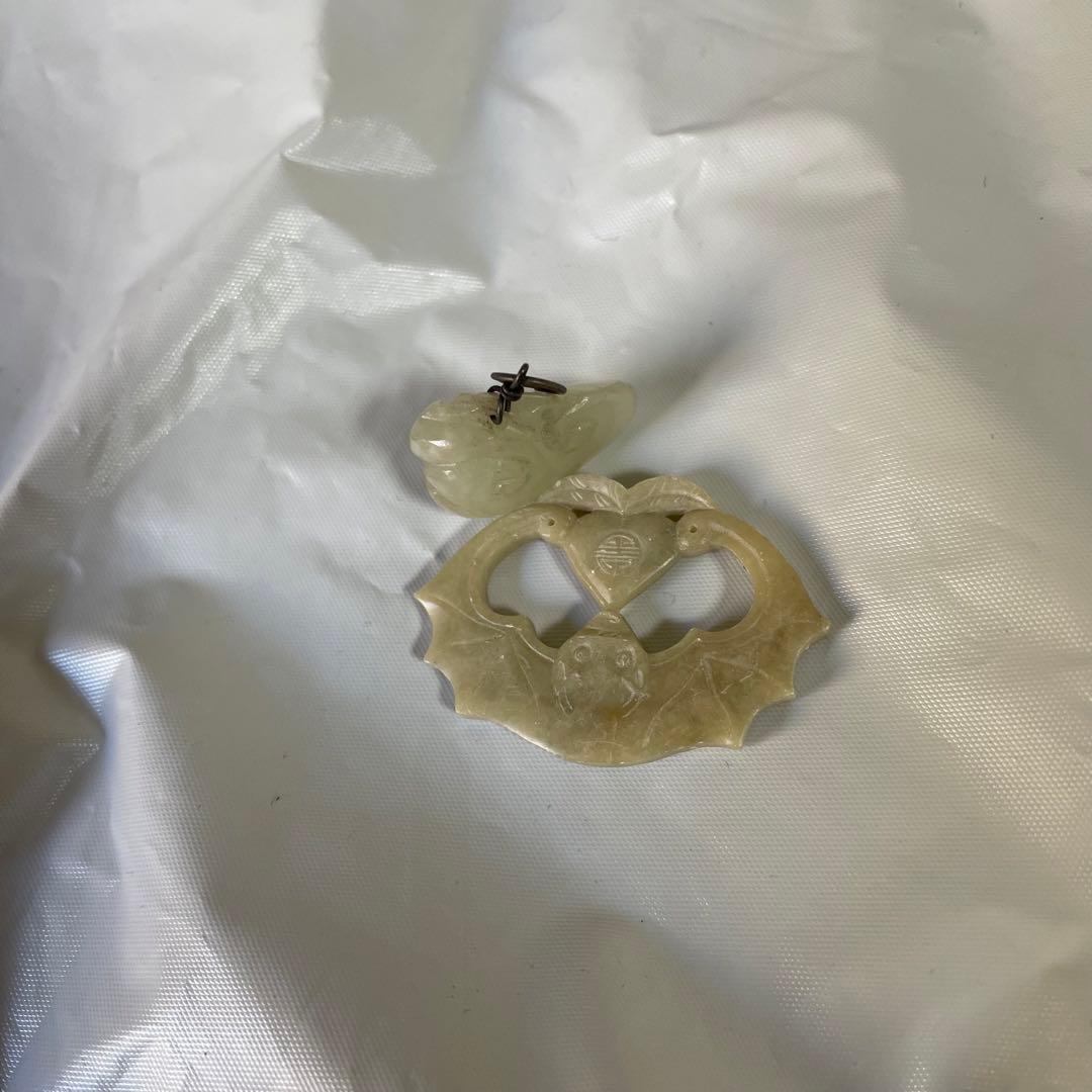 砡　砡石　玉　中国　China アンティーク　骨董　蝙蝠　手彫り　ペンダント　石