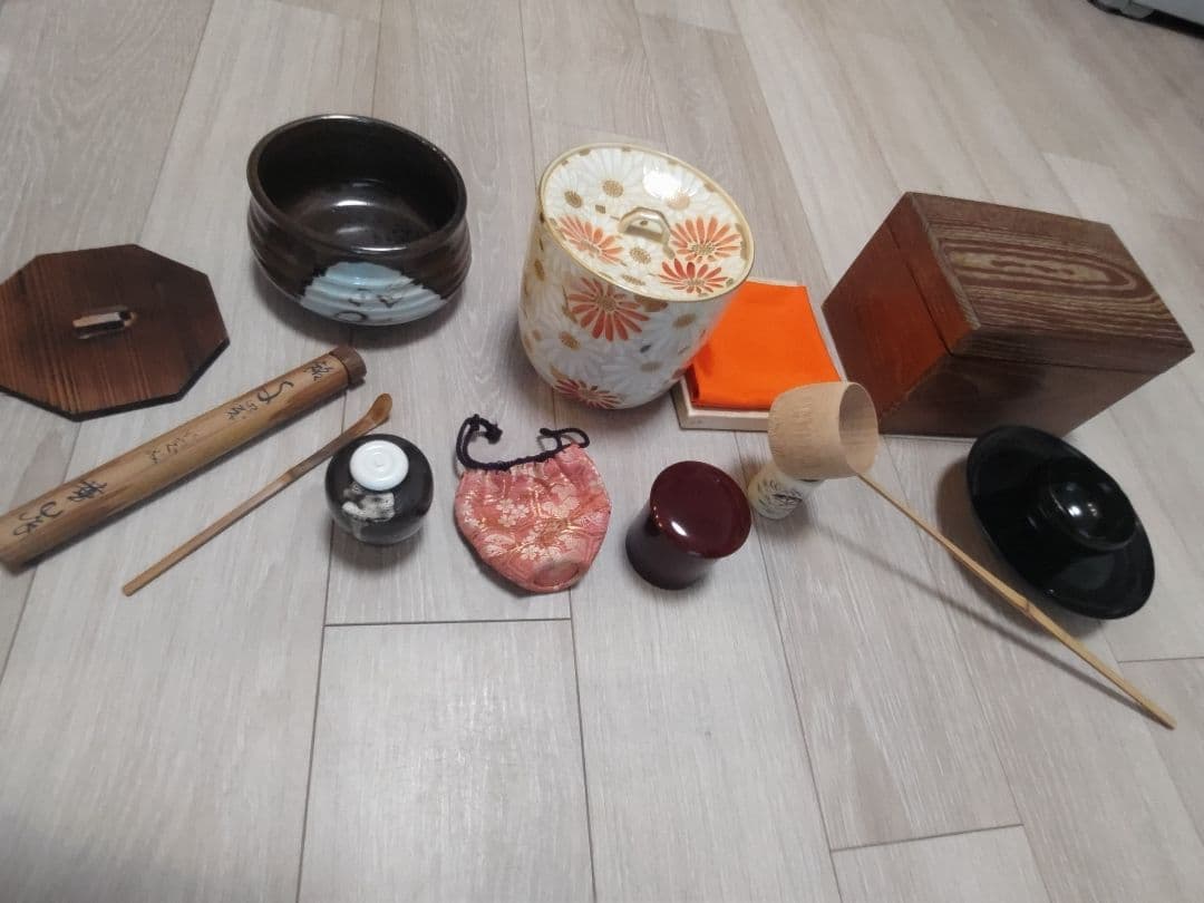 茶道具一式 木製茶箱 花柄茶碗付き