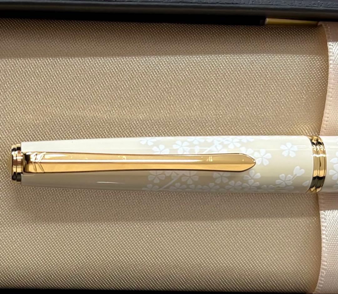 《未使用 》パイロット レディホワイト 桜 油性ボールペン