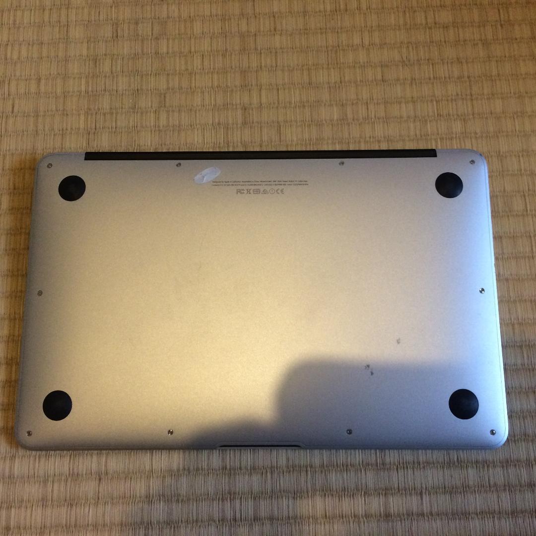 Apple MacBook Air (11インチ) (Early 2015)
