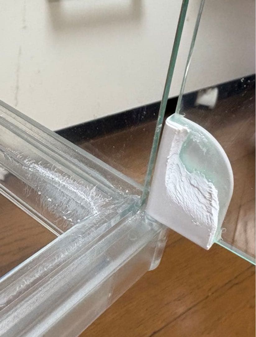 透明ケージ飼育・ディスプレイ用 角に補修跡あり