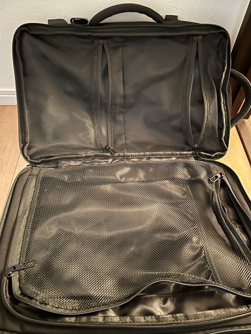 Evoon マルチビジネスリュック2.0・容量20L~拡張時35L