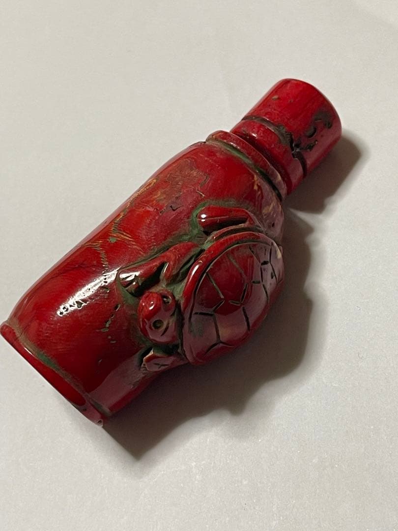 値下げ　赤い亀の彫刻　珊瑚風　鼻煙壺？　山珊瑚？希少