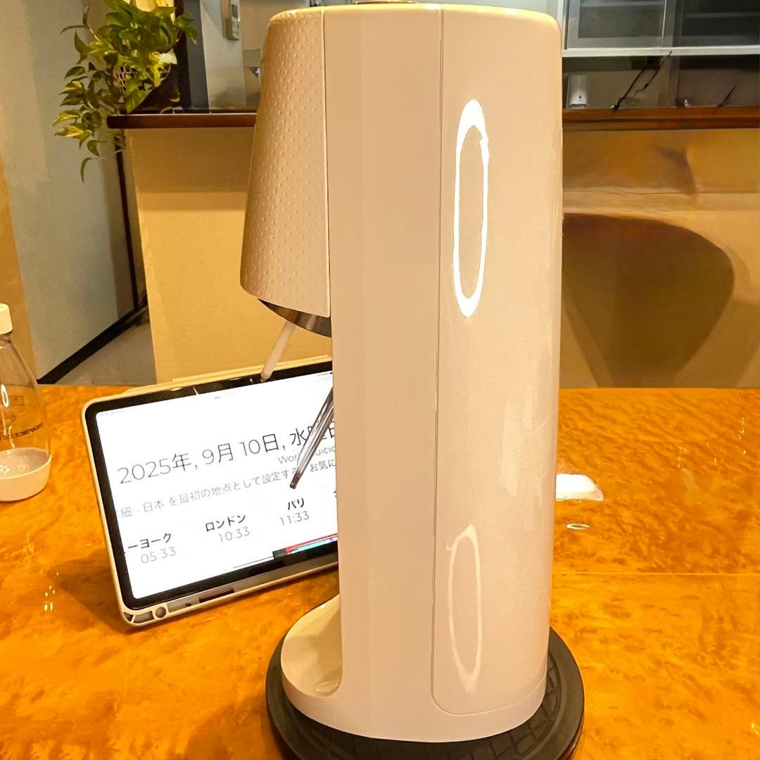 ソーダストリーム スピリット　ホワイト 専用ガスシリンダー2本 、専用ボトル1本