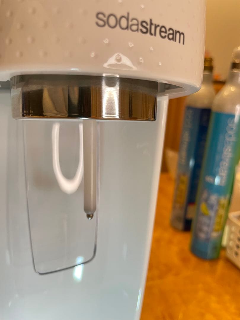 ソーダストリーム スピリット　ホワイト 専用ガスシリンダー2本 、専用ボトル1本