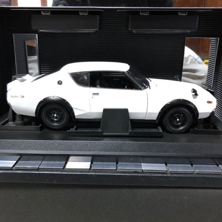 新品未展示品　京商1/18 日産スカイライン2000GT-Rストリートバージョン