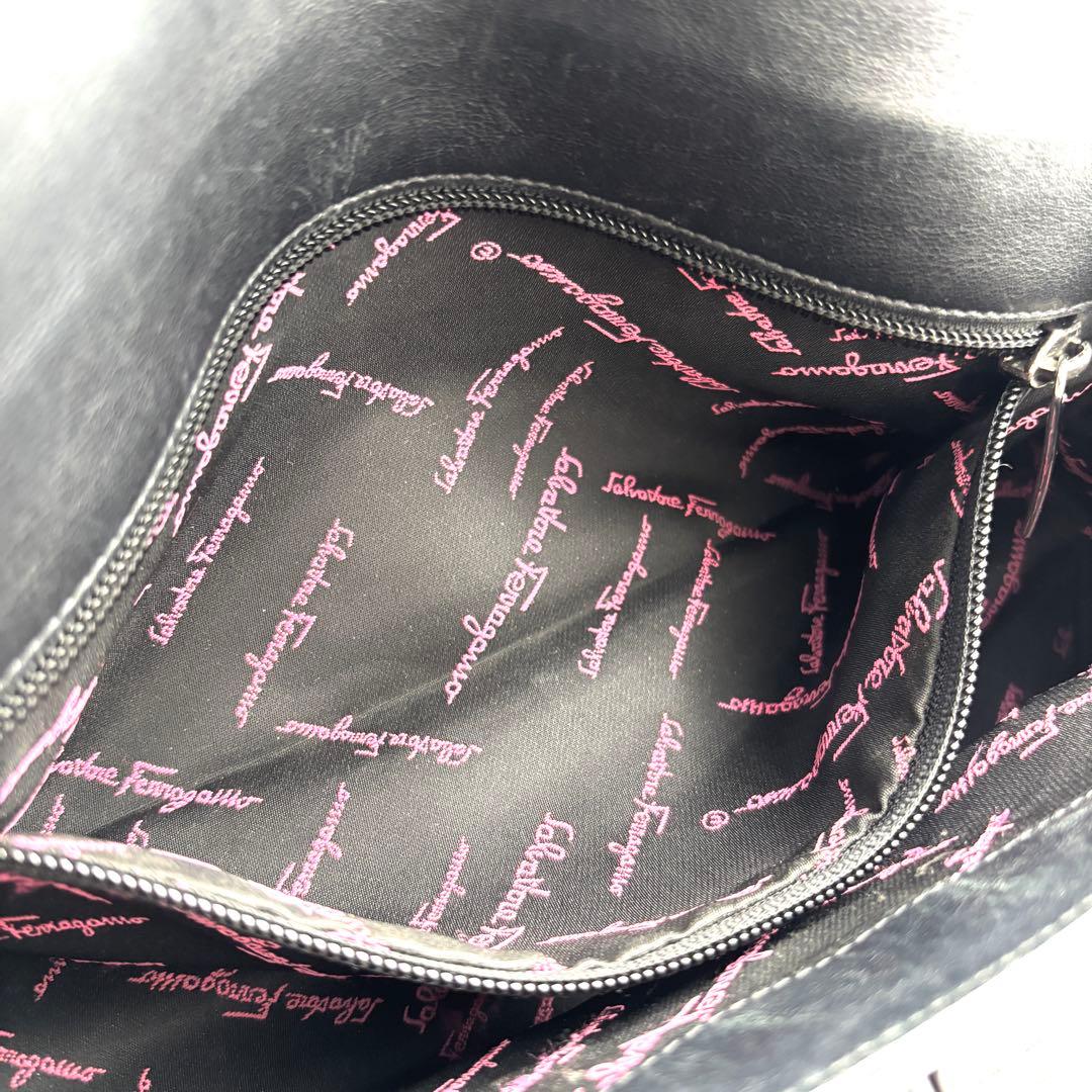 美品 サルヴァトーレフェラガモ ハンドバッグ ガンチーニ レザー 肩掛け可 黒