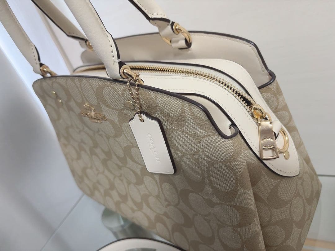 COACHシグネチャーハンドバッグ