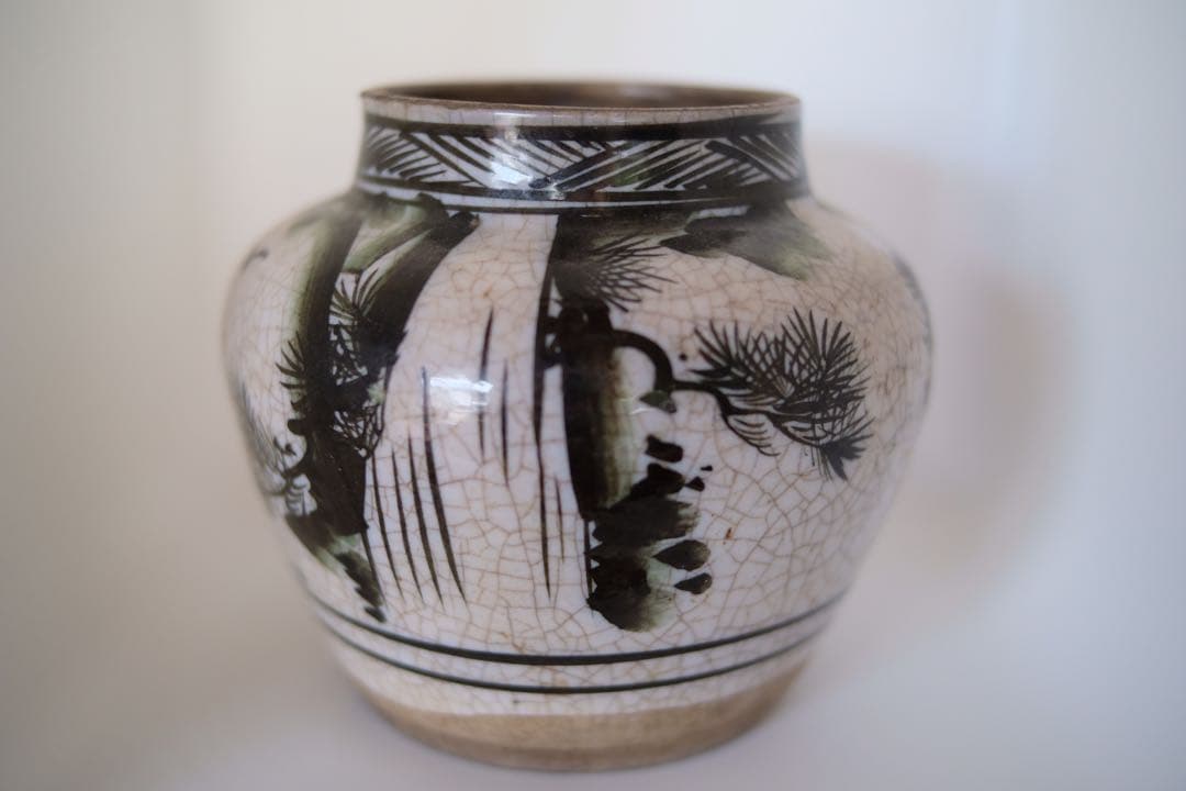 【古美術骨董品】松の木と水の流れの陶器の壺