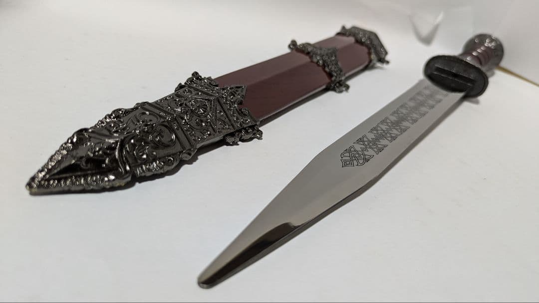 【値下げ】金属製 模造刀 西洋剣 儀式刀 短剣 グラディウス