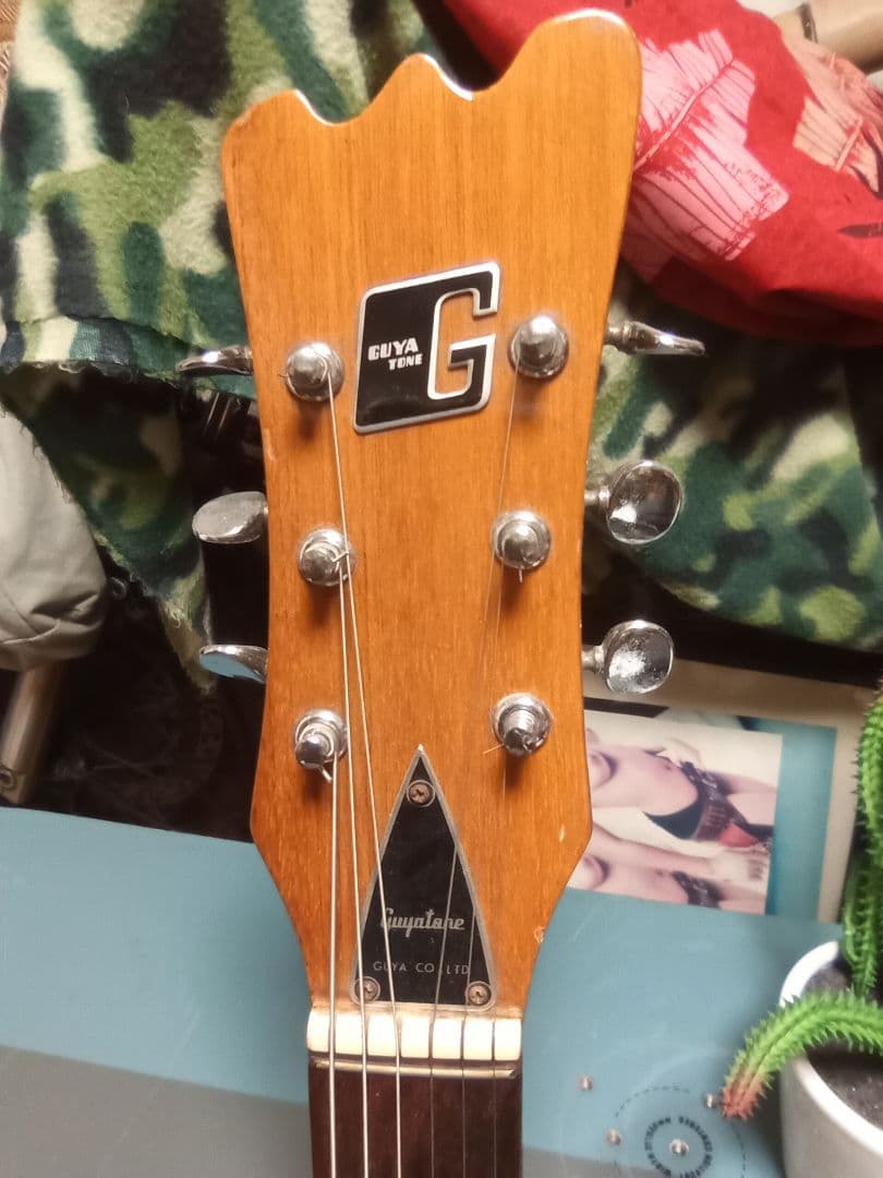 Guyatoneジャパンビンテージ　ビザールギター モズライトタイプ　 カスタム
