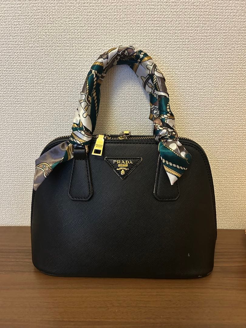 PRADA ブラック ハンドバッグ スカーフ付き