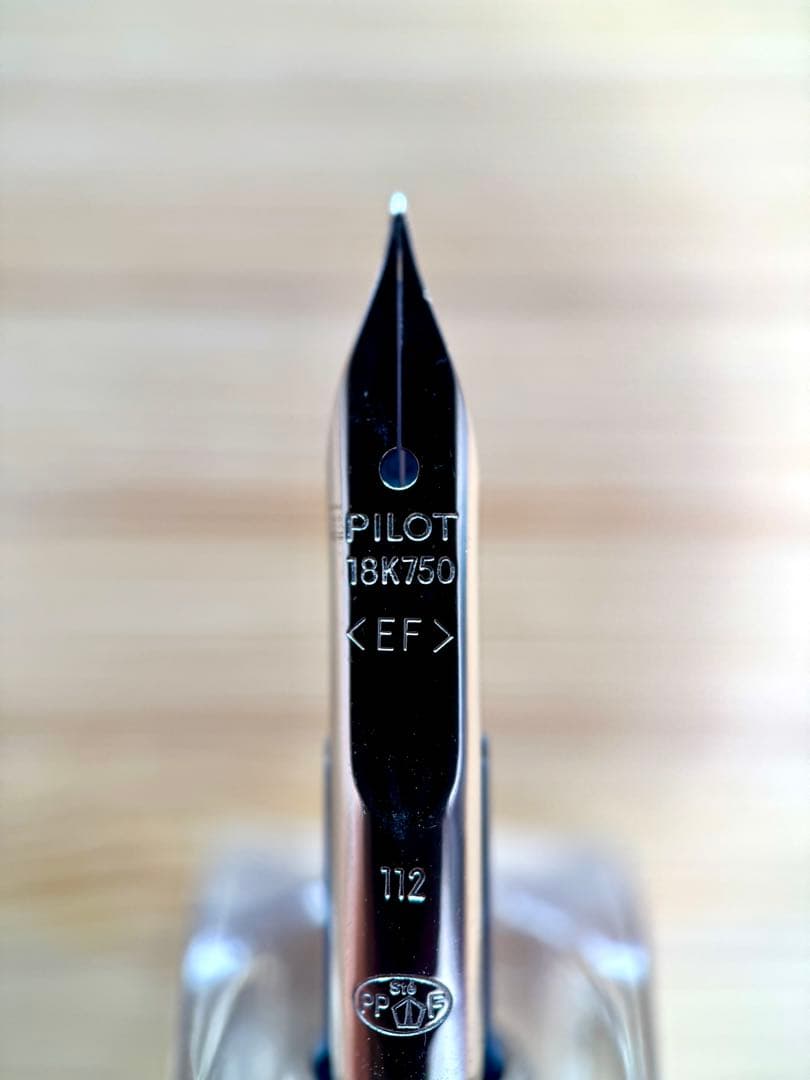 【美品】 PILOT キャップレス 万年筆 18Kペン先 極細 EF 黒軸