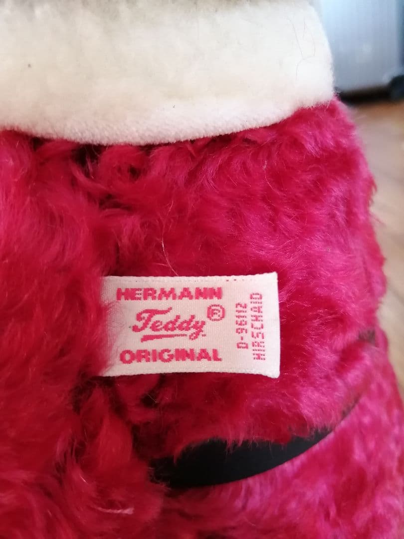 1000体限定のテディベアです。