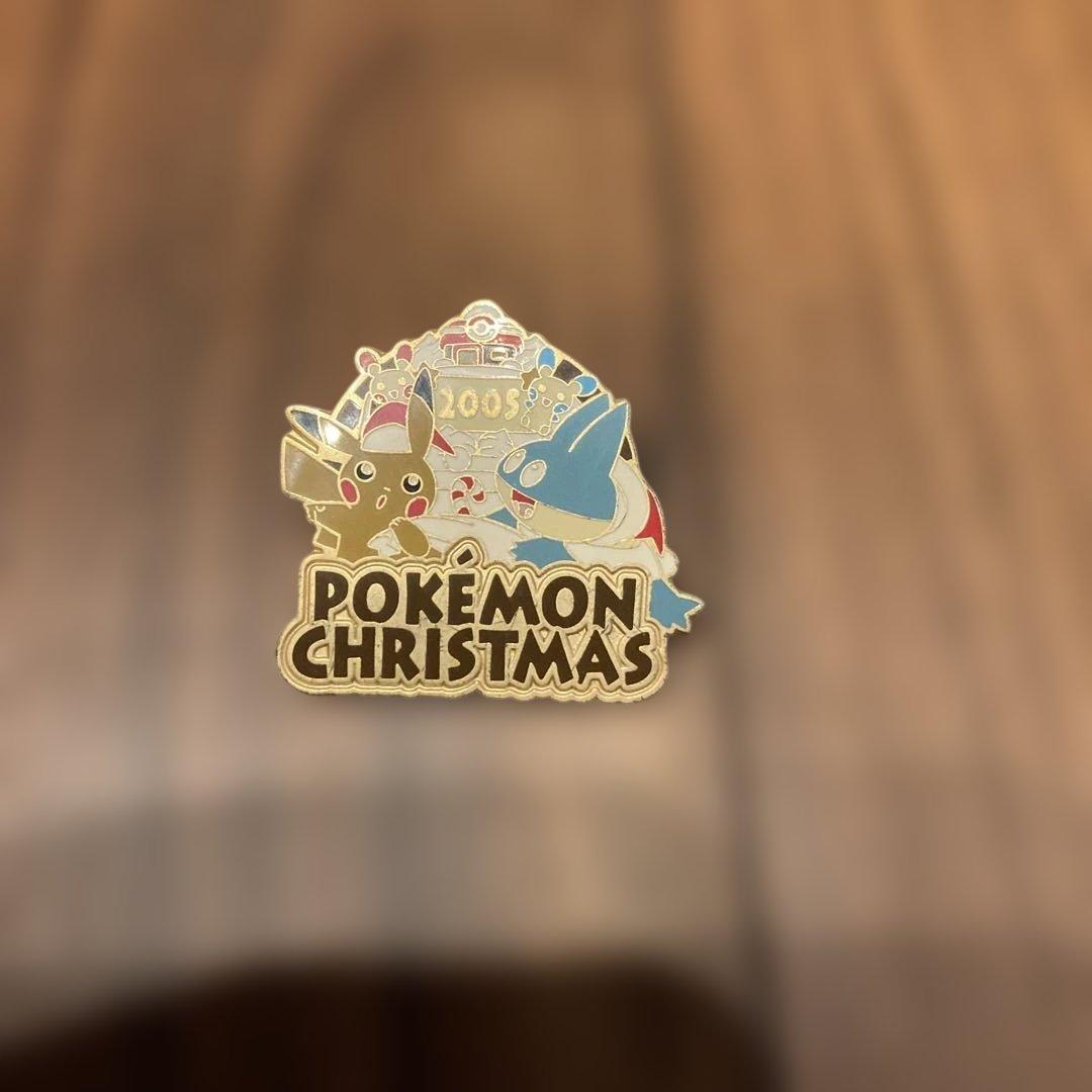 ポケモンセンター 2005 クリスマスピンバッジ　ピカチュウ　ゴンベ
