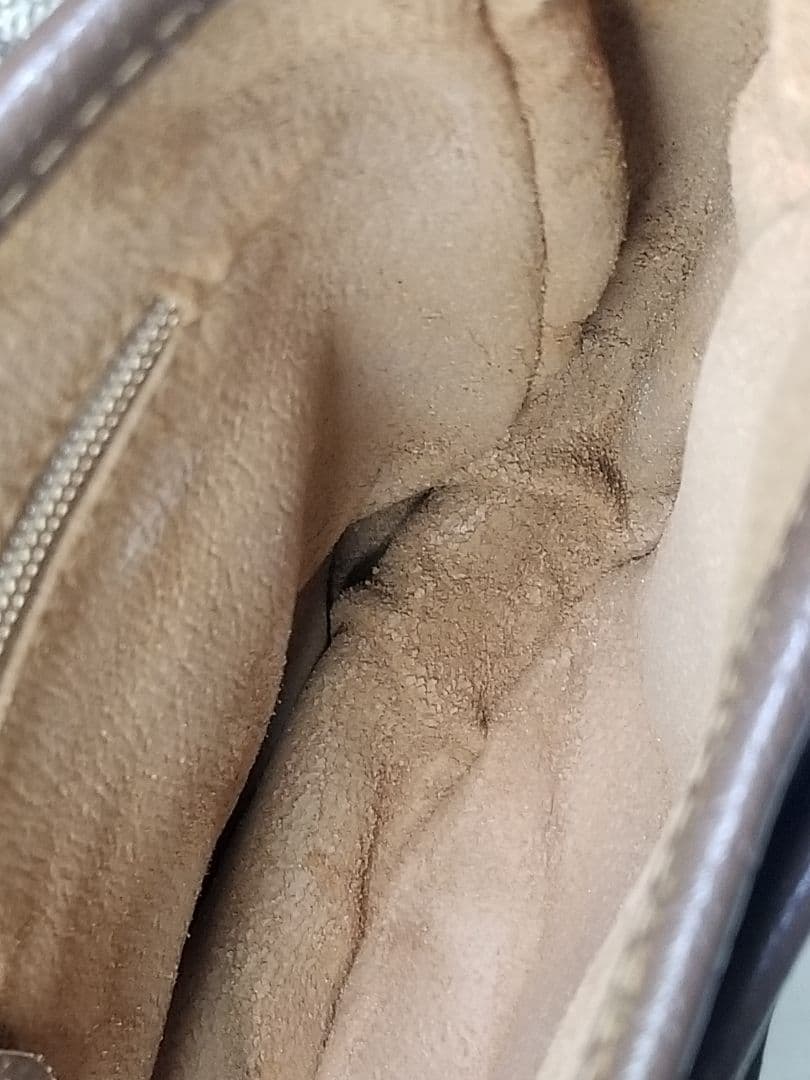 ヴィンテージ GUCCI GG ショルダーバッグ ベージュとブラウンのレザー。