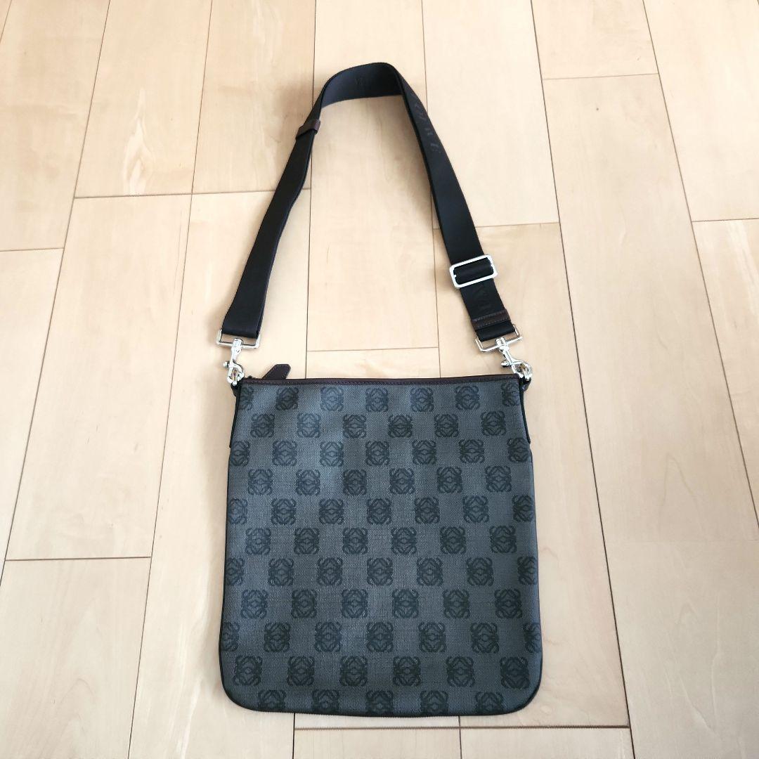 LOEWE　モノグラム柄 ショルダーバッグ　ブラウン