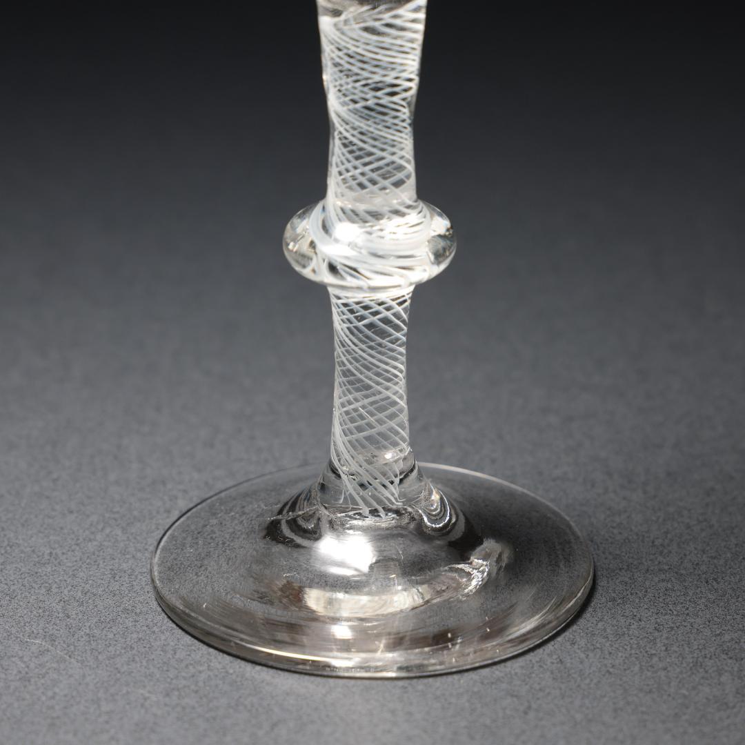 アンティークグラス　オペーク（乳白色）ツイストステム　ゴブレット　R1541ダI