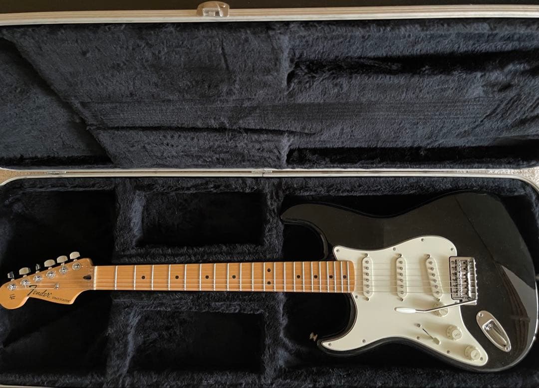（期間限定）フェンダーストラトキャスター　 ブラック ハードケース付き