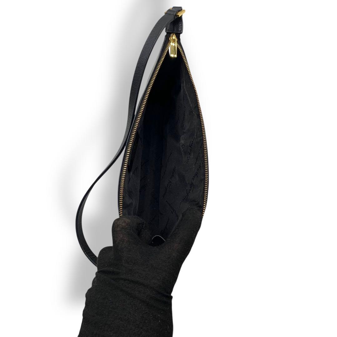 Salvatore Ferragamo レザー バッグ アクセサリーポーチ