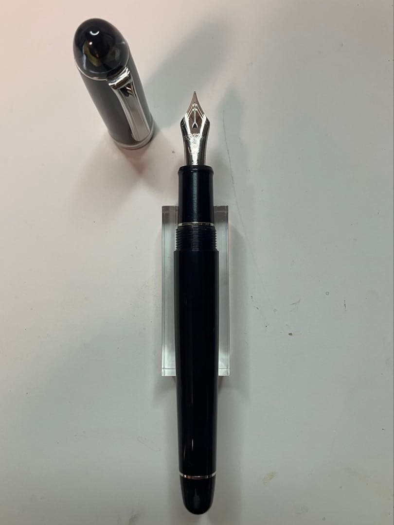 PLATINUM　#3776　センチュリー　ブラックダイヤモンド　F-nib