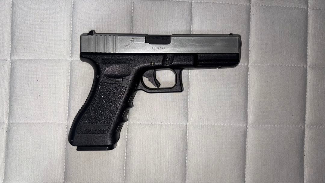 東京マルイ　グロック18cシルバー バッテリー　充電器　マガジン付