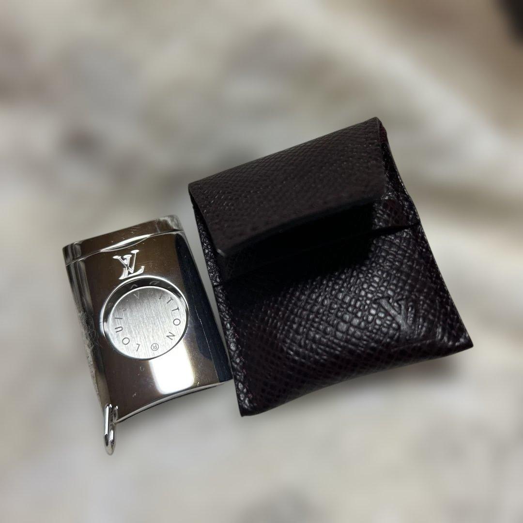 パープルレザー製のLouis Vuittonシガーカッター