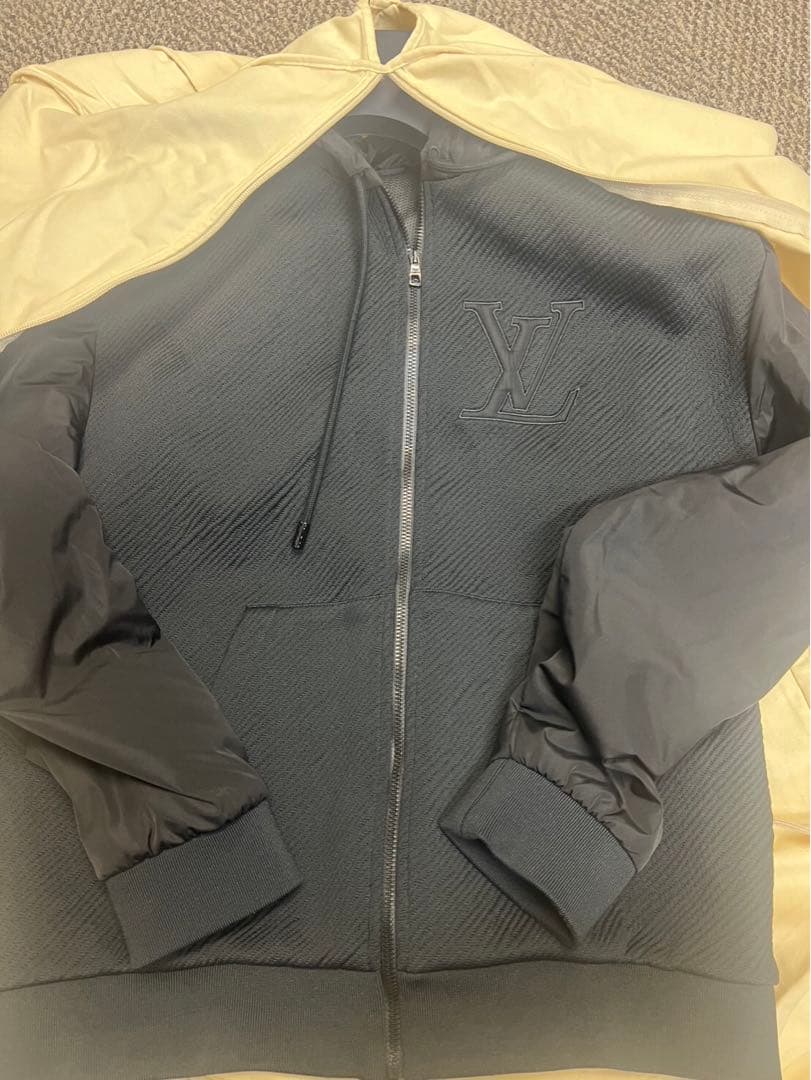 ルイヴィトン　パーカー　Mサイズ　直営店購入品　定価27万