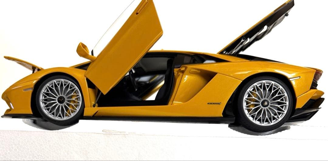 オートアート ランボルギーニ アベンタドールS 1/18