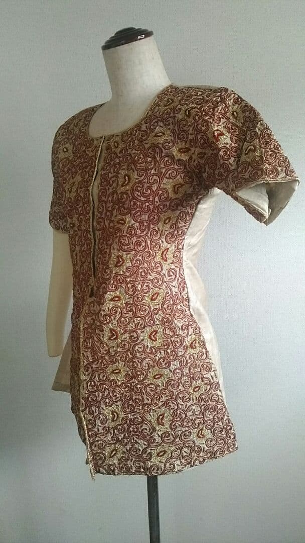 ボリウッド衣装　アンティーク　シルクの刺繍トップス