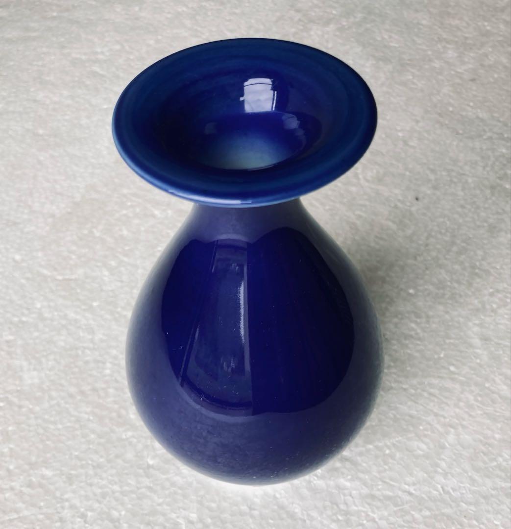 瑠璃釉花生けです。