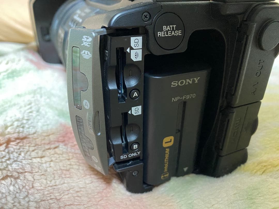 キ*イ様 Sony HXR-NX3 バッテリー付属　説明欄必読願います