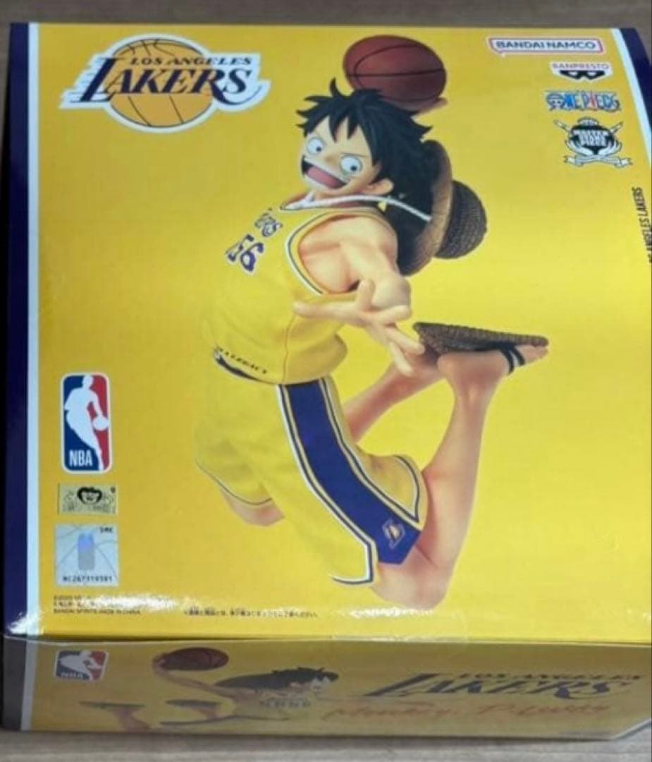 ワンピースベースショップ　NBA レイカーズ　ルフィ　フィギュア　ベースショップ