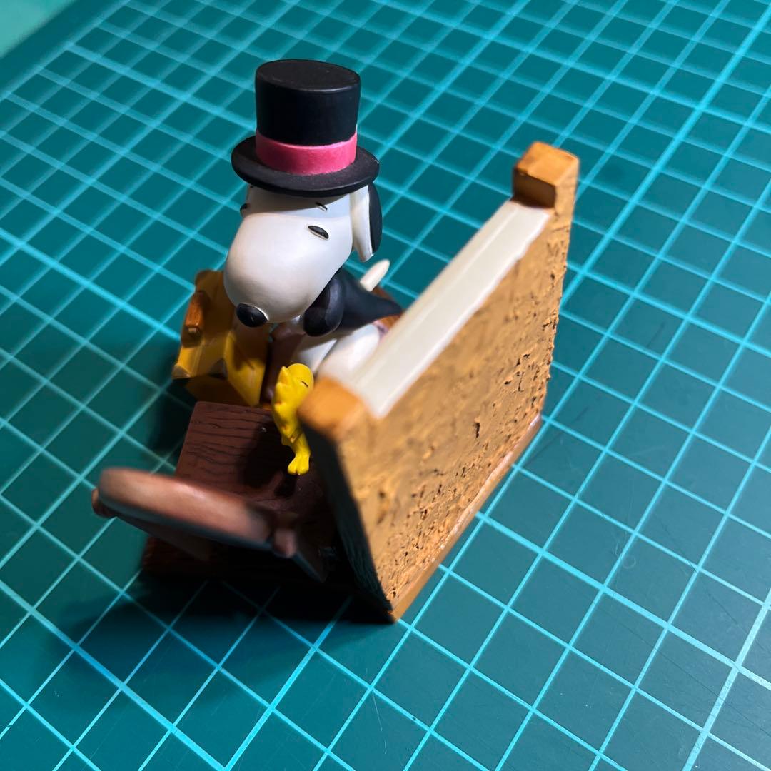 スヌーピー　フィギュア　身だしなみを整えるスヌーピー