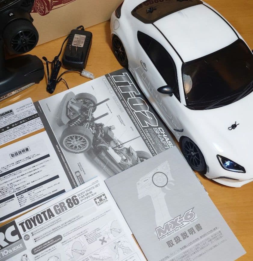 タミヤRCトヨタ白色GR86LEDライト付＆プロポ＆バッテリー充電器セット未走行