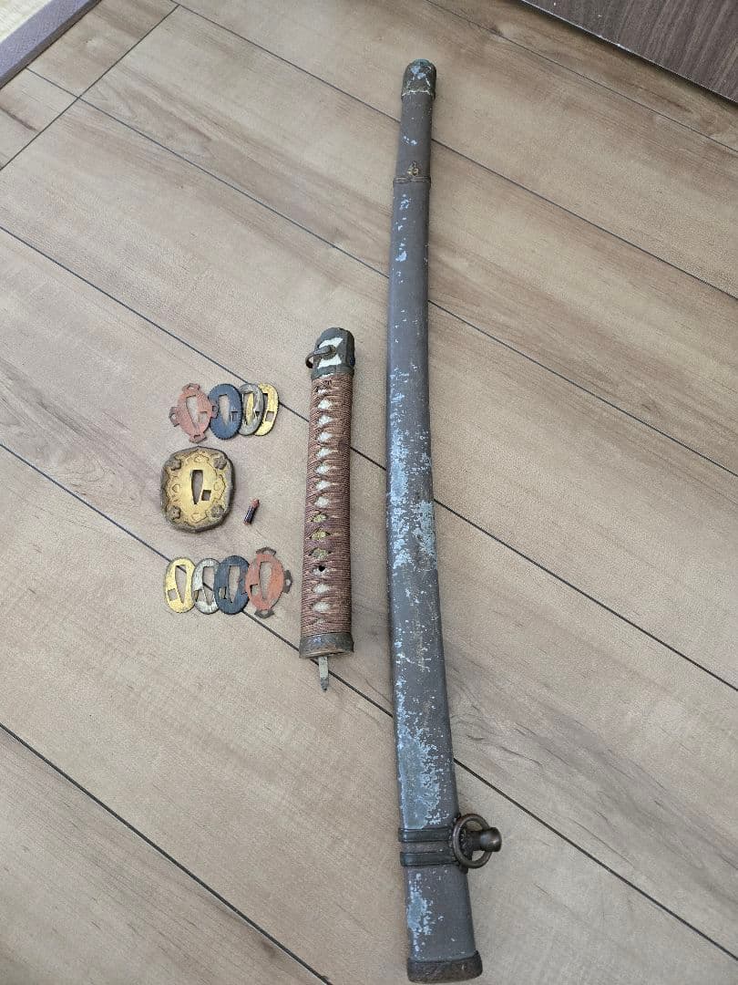 第二次大戦中実物　98式将校軍刀拵え(刀身なし)　8枚切羽　家紋入り　揃い部品