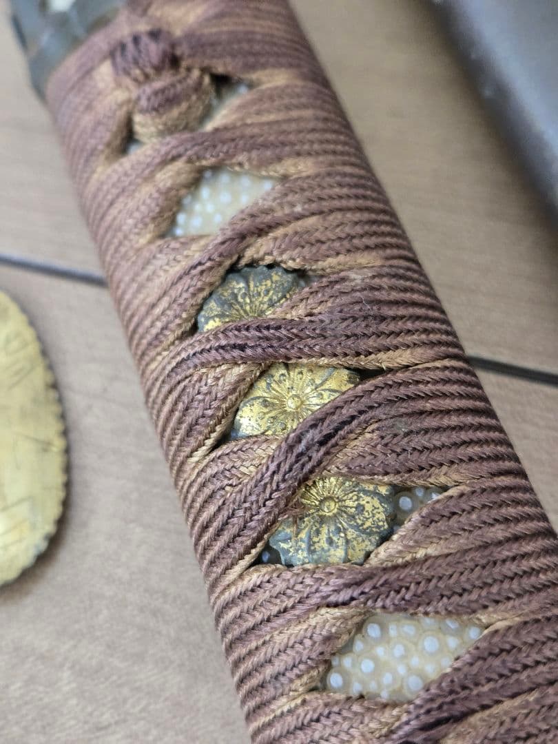 第二次大戦中実物　98式将校軍刀拵え(刀身なし)　8枚切羽　家紋入り　揃い部品