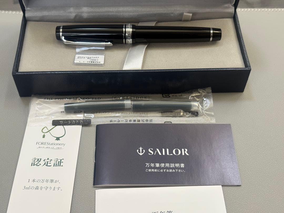 美品　SAILOR 万年筆 黒 プロフェッショナルギア　中細