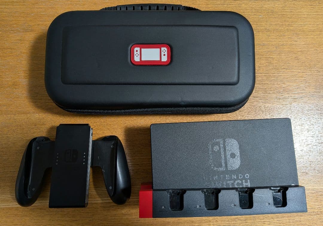 中古品　Nintendo Switch 赤/青 本体