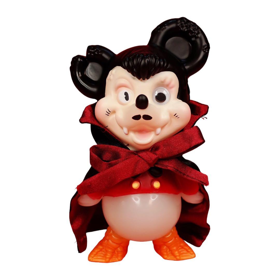 ミナド・ドラキュラ　吸血鬼　ヴァンパイア　ポップカルチャー　フィギュア　ソフビ