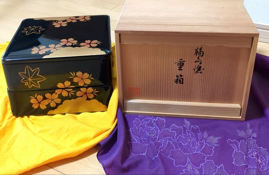 【輪島塗り　重箱】うるし塗装　天然木　地の粉漆下地　二段重箱　桜