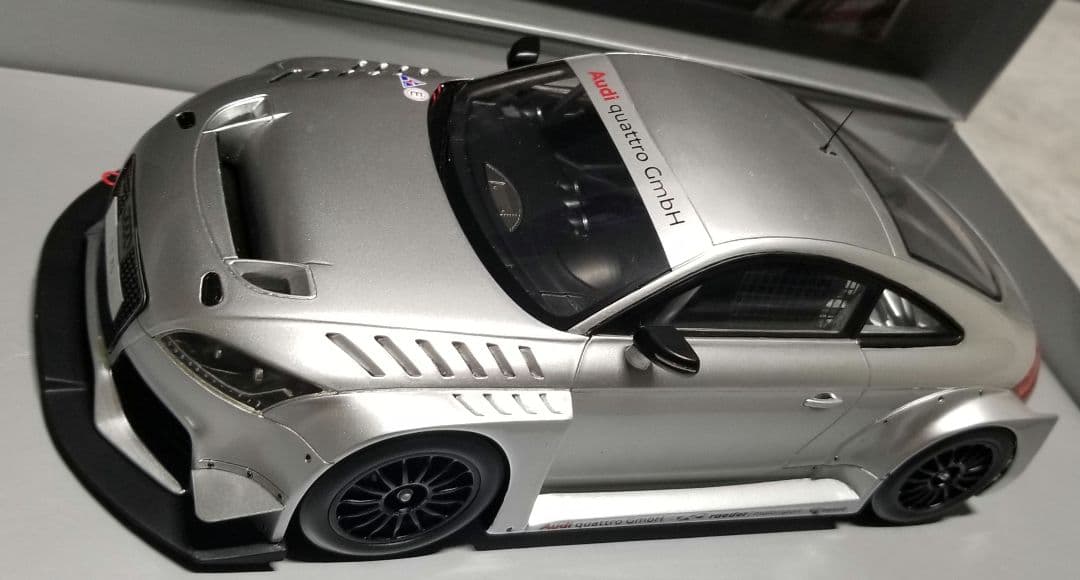 【激レア】1/18 スパーク　ディーラー特注　AUDI TTRS 2011