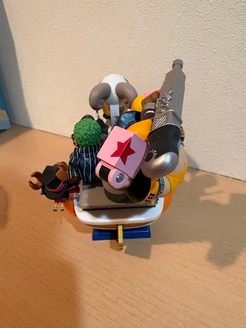 ワンピース ワールドコレクタブルフィギュア ミニメリー号 ATTACK