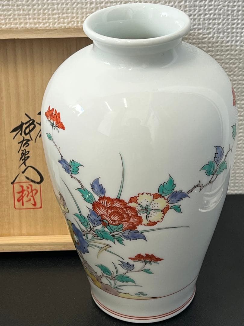 柿右衛門作　錦　牡丹　花瓶 赤絵の伝統 人間国宝十四代