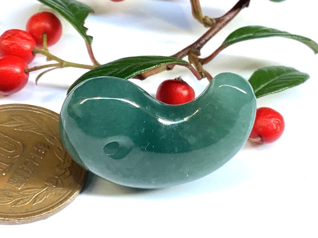 再結晶線入り糸魚川コン沢青翡翠 極上濃厚勾玉　宝石質の透過‼️極上高品質本物保証