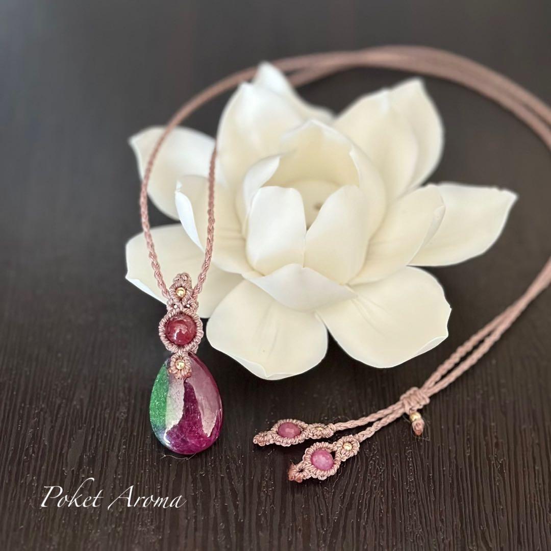 『美衣』ルビーインゾイサイトとルビーのマクラメペンダントネックレス