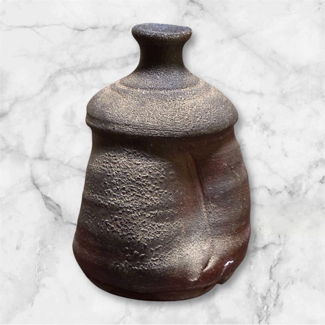 備前焼の国指定伝統工芸士兼松敬之氏の作品　徳利、工芸品。