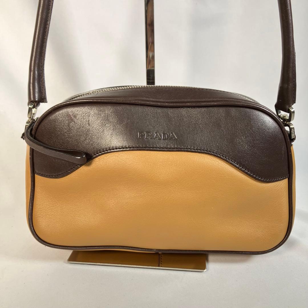 PRADA プラダ ショルダーバッグ セミショルダー 肩掛け レザー