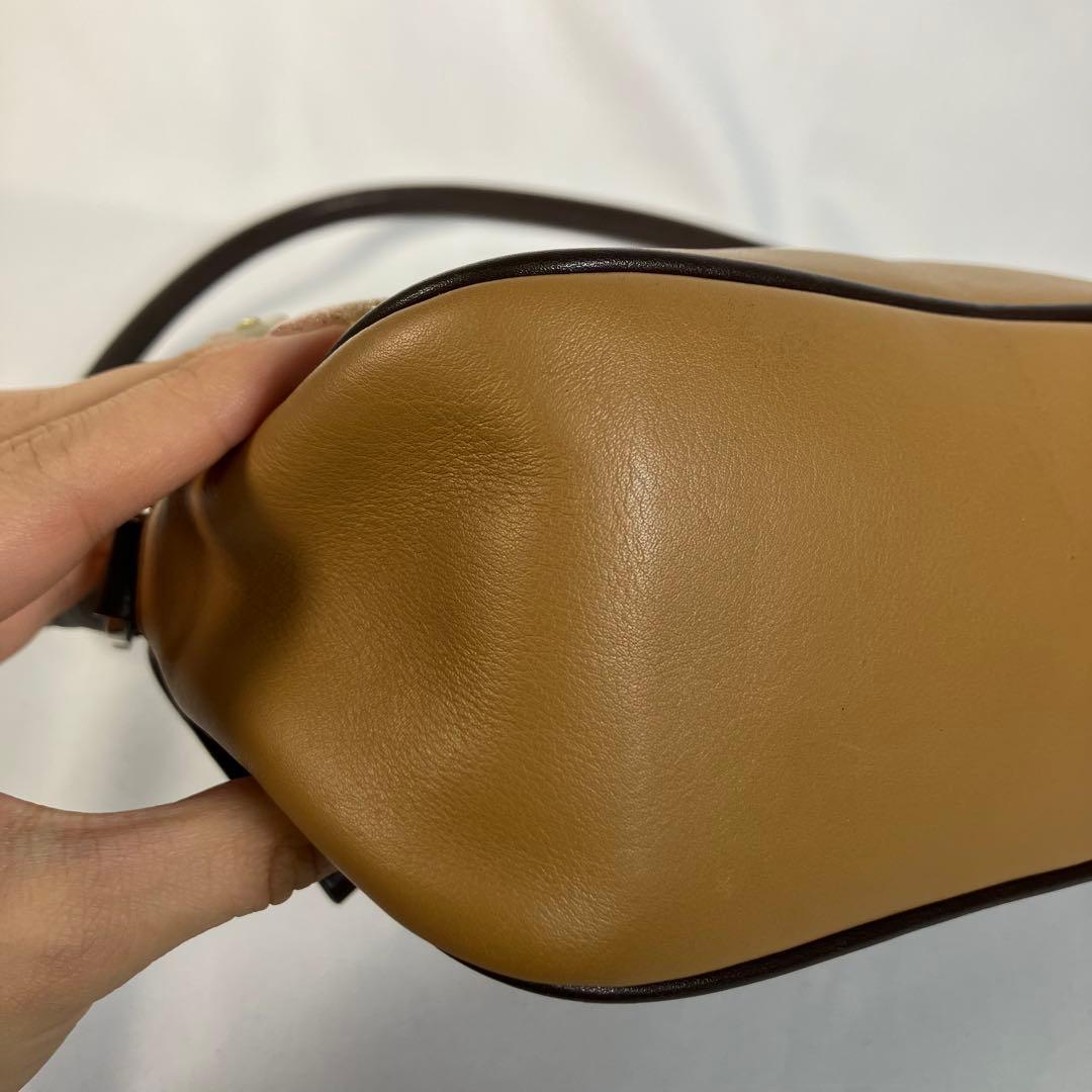 PRADA プラダ ショルダーバッグ セミショルダー 肩掛け レザー